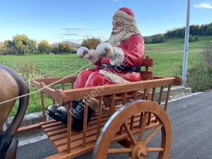 Lebensgrosser Esel mit Wagen und Samichlaus mit Zügeln, Samichlaus auf Wagen